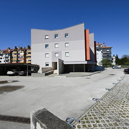Apartment Emma Ровінь Екстер'єр фото