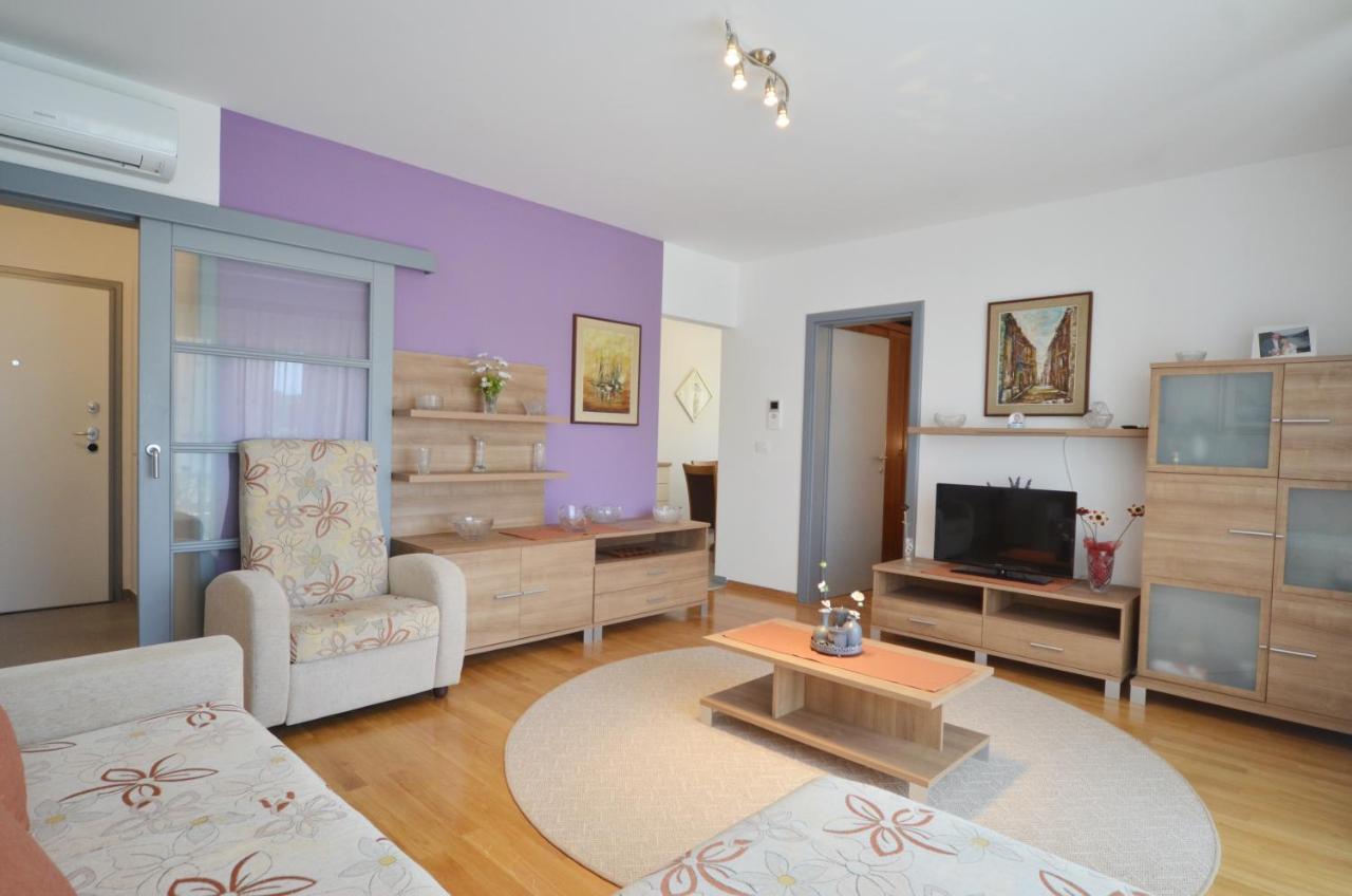 Apartment Emma Ровінь Екстер'єр фото