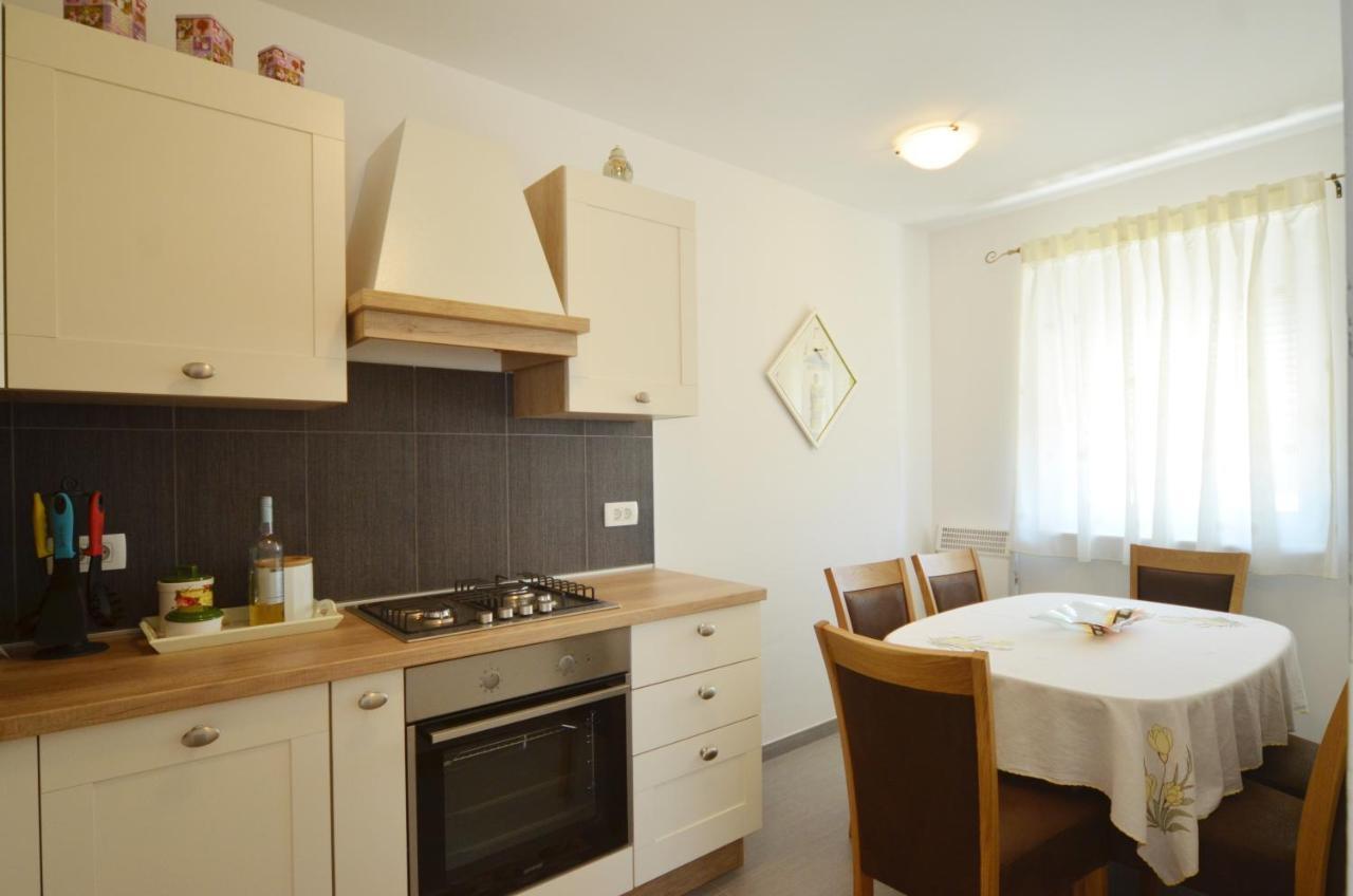 Apartment Emma Ровінь Екстер'єр фото