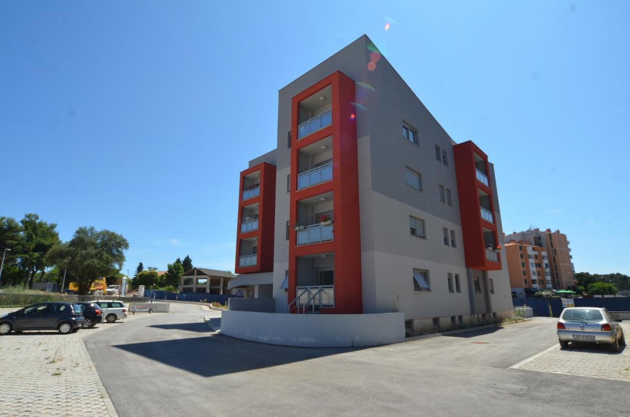 Apartment Emma Ровінь Екстер'єр фото