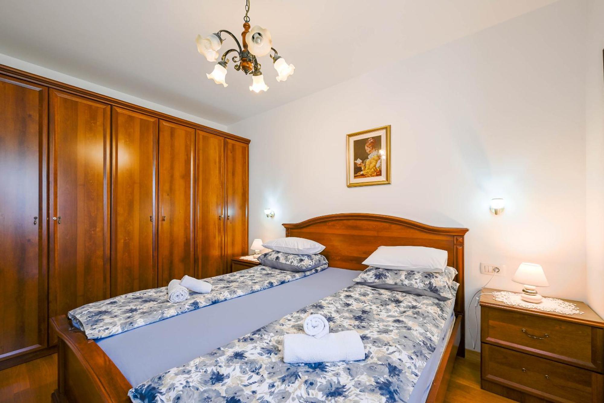 Apartment Emma Ровінь Екстер'єр фото